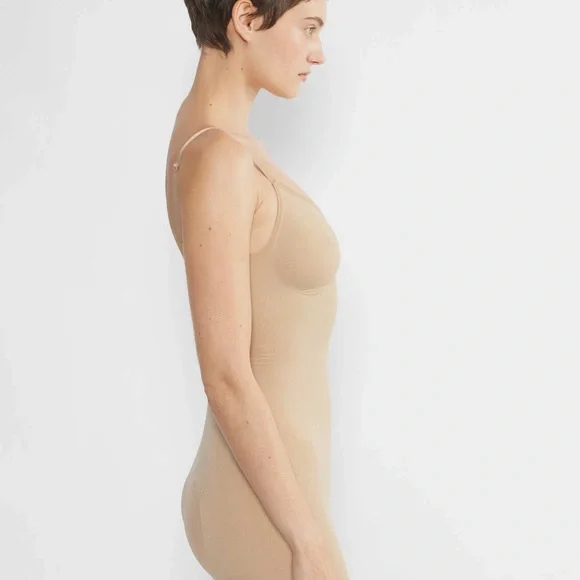 Aritzia Nude Full-Body Shaping Short Bodysuit - Picture 4 of 10